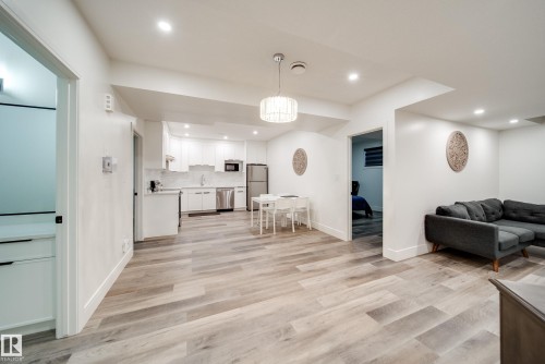 4416 Suzanna Crescent, Edmonton, AB - Indoor