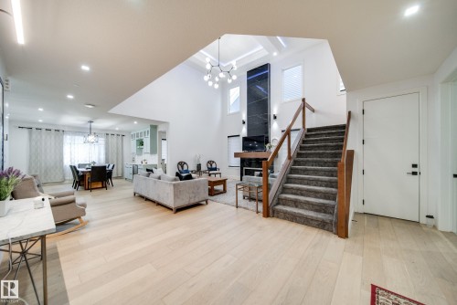 4416 Suzanna Crescent, Edmonton, AB - Indoor Photo Showing Other Room