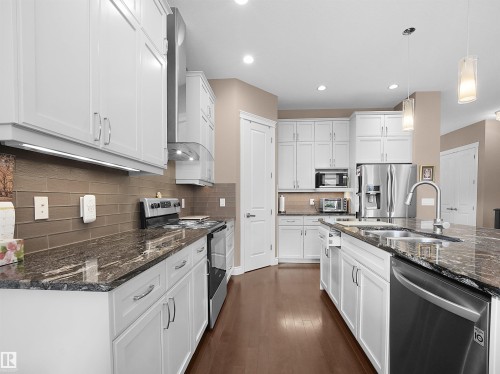 3509 West Place, Edmonton, AB - Indoor Photo Showing Kitchen With Upgraded Kitchen