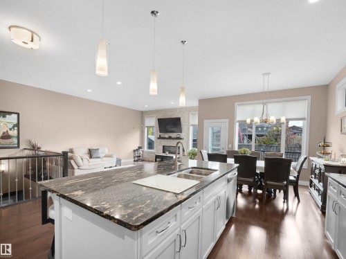 3509 West Place, Edmonton, AB - Indoor Photo Showing Kitchen With Double Sink With Upgraded Kitchen