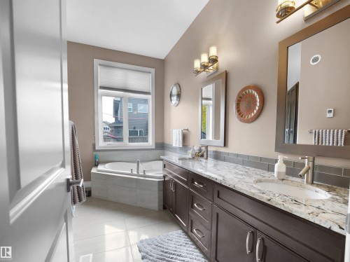 3509 West Place, Edmonton, AB - Indoor Photo Showing Bathroom