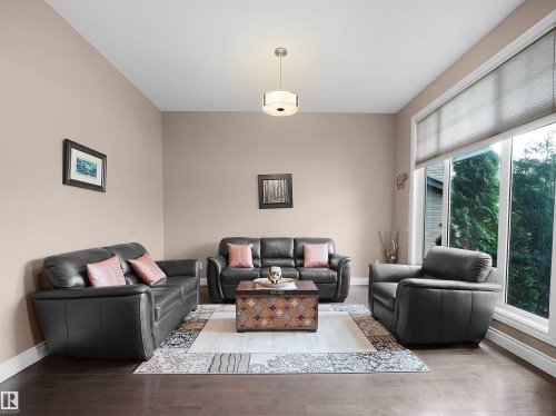 3509 West Place, Edmonton, AB - Indoor Photo Showing Living Room