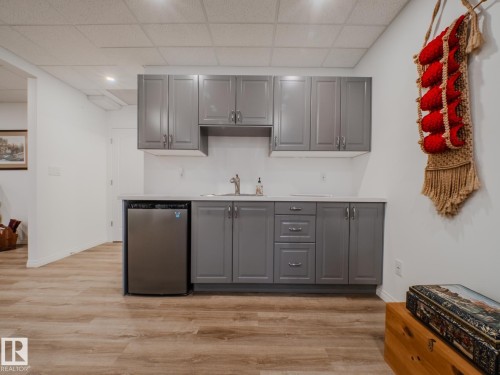 15 18343 Lessard Road, Edmonton, AB - Indoor Photo Showing Kitchen