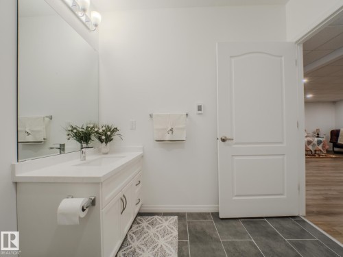 15 18343 Lessard Road, Edmonton, AB - Indoor Photo Showing Bathroom