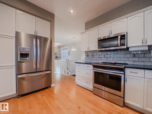 15 18343 Lessard Road, Edmonton, AB - Indoor Photo Showing Kitchen With Upgraded Kitchen