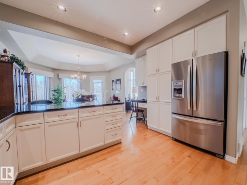 15 18343 Lessard Road, Edmonton, AB - Indoor Photo Showing Kitchen