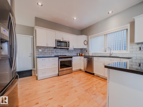 15 18343 Lessard Road, Edmonton, AB - Indoor Photo Showing Kitchen