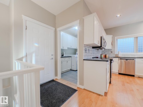 15 18343 Lessard Road, Edmonton, AB - Indoor Photo Showing Kitchen