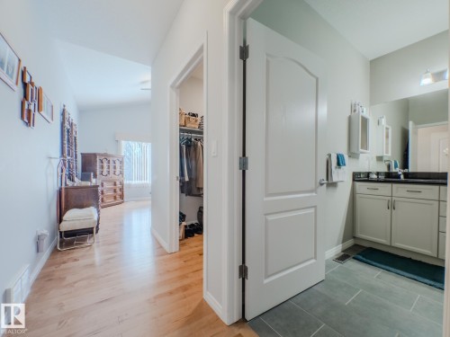 15 18343 Lessard Road, Edmonton, AB - Indoor Photo Showing Bathroom
