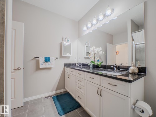 15 18343 Lessard Road, Edmonton, AB - Indoor Photo Showing Bathroom