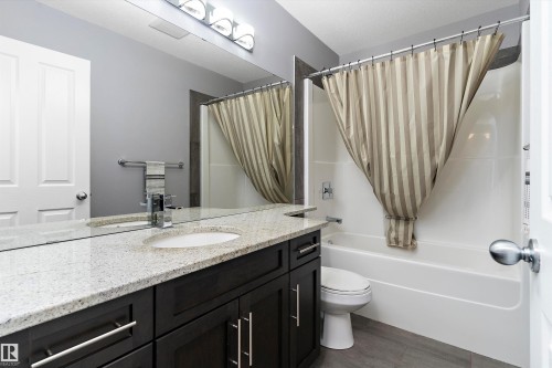 1325 Adamson Drive, Edmonton, AB - Indoor Photo Showing Bathroom