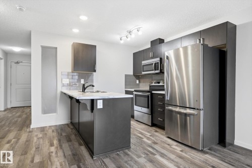 424 5515 7 Avenue, Edmonton, AB - Indoor Photo Showing Kitchen With Stainless Steel Kitchen