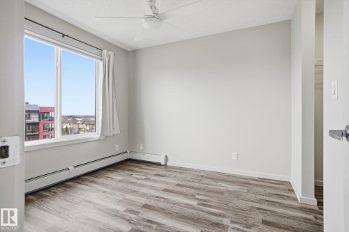 424 5515 7 Avenue, Edmonton, AB - Indoor Photo Showing Other Room