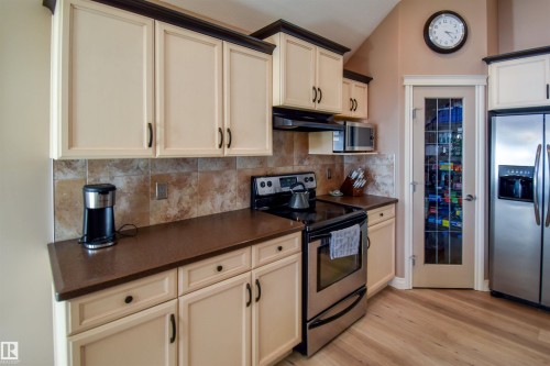 62 Linkside Boulevard, Spruce Grove, AB - Indoor Photo Showing Kitchen