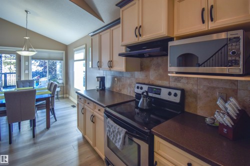 62 Linkside Boulevard, Spruce Grove, AB - Indoor Photo Showing Kitchen