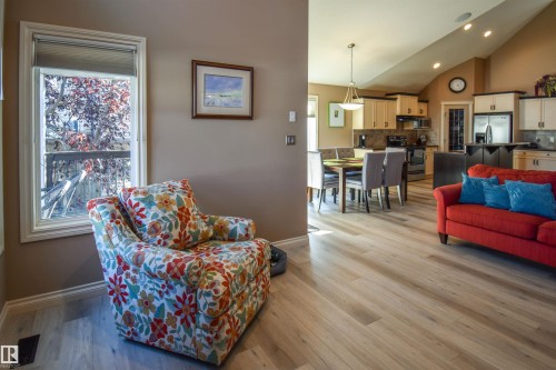 62 Linkside Boulevard, Spruce Grove, AB - Indoor Photo Showing Living Room