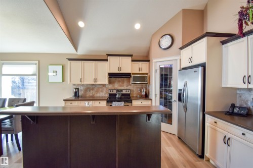 62 Linkside Boulevard, Spruce Grove, AB - Indoor Photo Showing Kitchen