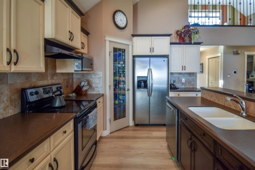 62 Linkside Boulevard, Spruce Grove, AB - Indoor Photo Showing Kitchen With Double Sink