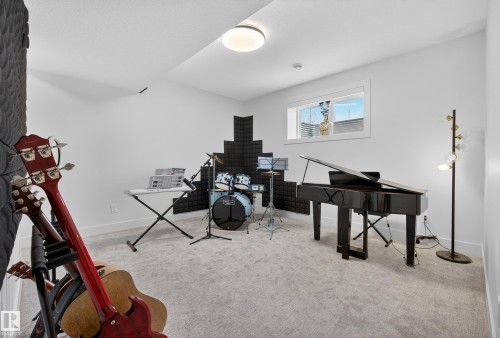 Office area featuring light colored carpet and baseboards - 1132 Wahl Place, Edmonton, AB - Indoor