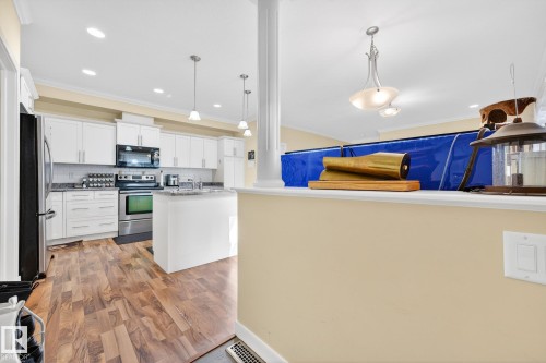 58 7293 South Terwillegar Drive, Edmonton, AB - Indoor Photo Showing Kitchen With Upgraded Kitchen