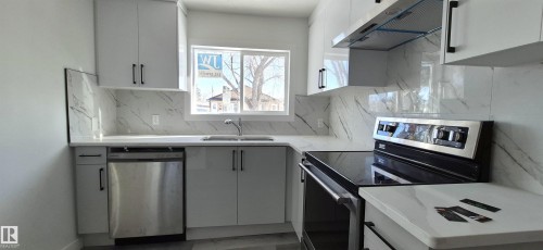 12746 116 Street, Edmonton, AB - Indoor Photo Showing Kitchen With Upgraded Kitchen