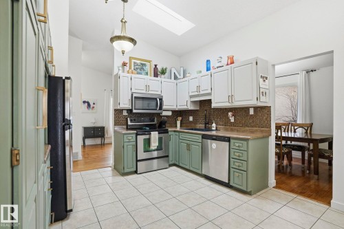 10703 31 Street, Edmonton, AB - Indoor Photo Showing Kitchen