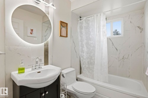 10703 31 Street, Edmonton, AB - Indoor Photo Showing Bathroom