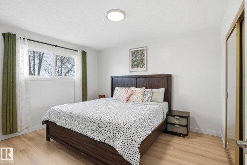 10703 31 Street, Edmonton, AB - Indoor Photo Showing Bedroom