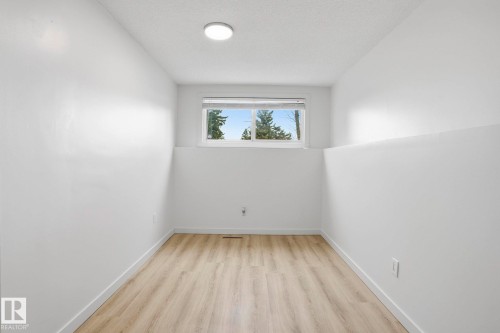 10703 31 Street, Edmonton, AB - Indoor Photo Showing Other Room