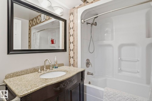 10703 31 Street, Edmonton, AB - Indoor Photo Showing Bathroom