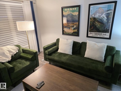 6511 95 Avenue, Edmonton, AB - Indoor Photo Showing Living Room