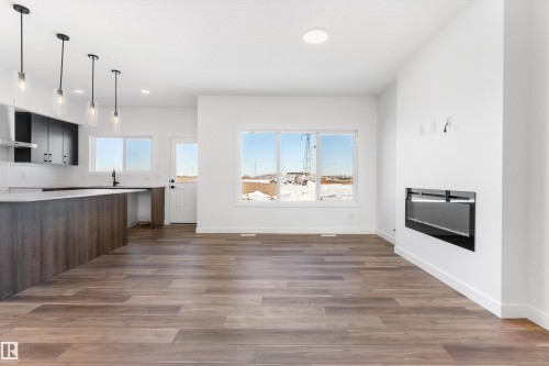 19312 29 Avenue, Edmonton, AB - Indoor Photo Showing Kitchen