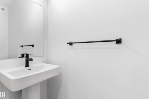 19312 29 Avenue, Edmonton, AB - Indoor Photo Showing Bathroom