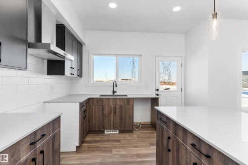19312 29 Avenue, Edmonton, AB - Indoor Photo Showing Kitchen