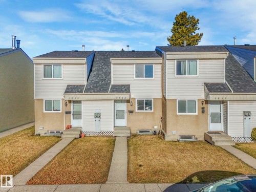 Traditional-style home with a shingled roof and entry steps - 5833 Riverbend Road, Edmonton, AB - Outdoor With Facade