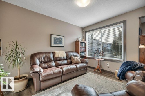 497 Chappelle Drive, Edmonton, AB - Indoor Photo Showing Living Room