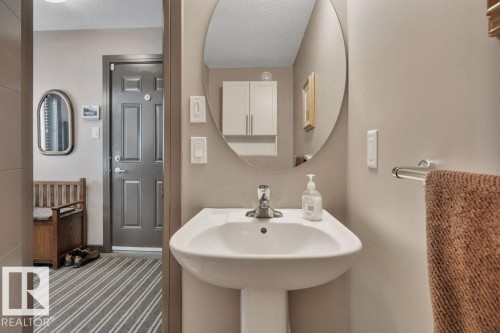 497 Chappelle Drive, Edmonton, AB - Indoor Photo Showing Bathroom