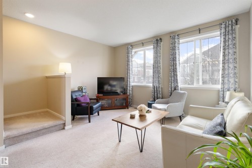 157 603 Watt Boulevard, Edmonton, AB - Indoor Photo Showing Living Room