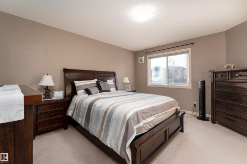 6811 19 Avenue, Edmonton, AB - Indoor Photo Showing Bedroom