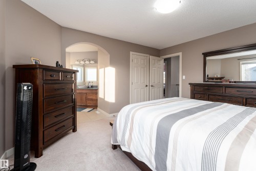 6811 19 Avenue, Edmonton, AB - Indoor Photo Showing Bedroom