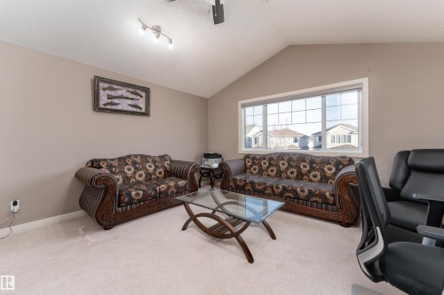 6811 19 Avenue, Edmonton, AB - Indoor Photo Showing Living Room
