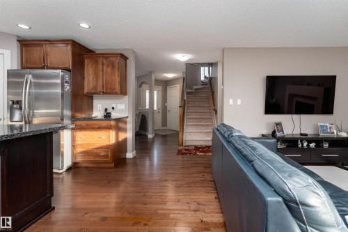 6811 19 Avenue, Edmonton, AB - Indoor Photo Showing Kitchen With Stainless Steel Kitchen