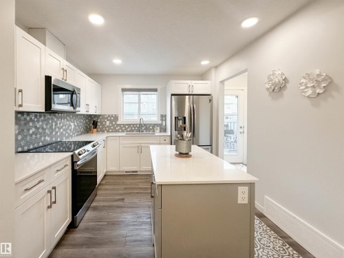 1270 Rosenthal Boulevard, Edmonton, AB - Indoor Photo Showing Kitchen With Upgraded Kitchen