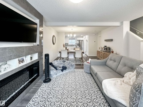 1270 Rosenthal Boulevard, Edmonton, AB - Indoor Photo Showing Living Room