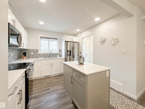 1270 Rosenthal Boulevard, Edmonton, AB - Indoor Photo Showing Kitchen With Upgraded Kitchen