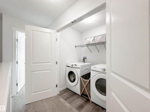 1270 Rosenthal Boulevard, Edmonton, AB - Indoor Photo Showing Laundry Room