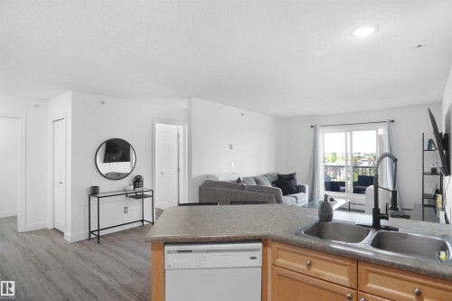403 15211 139 Street, Edmonton, AB - Indoor Photo Showing Kitchen With Double Sink