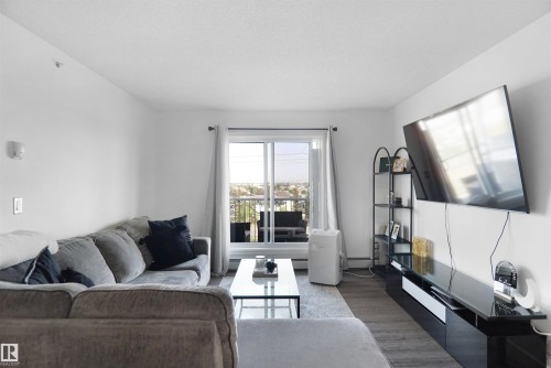 403 15211 139 Street, Edmonton, AB - Indoor Photo Showing Living Room