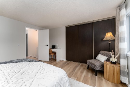 2909 139 Avenue, Edmonton, AB - Indoor Photo Showing Bedroom