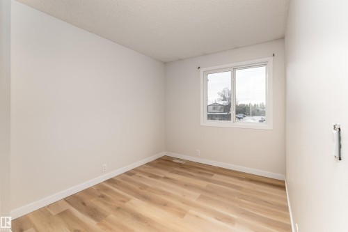2909 139 Avenue, Edmonton, AB - Indoor Photo Showing Other Room